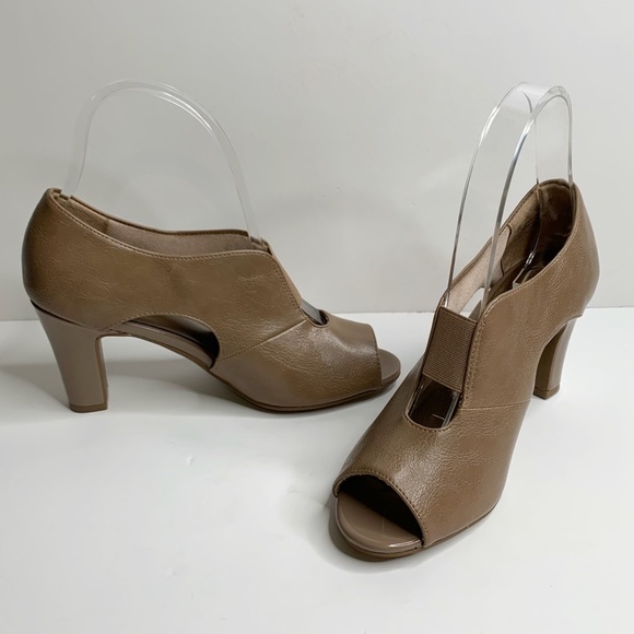 lifestride open toe pumps